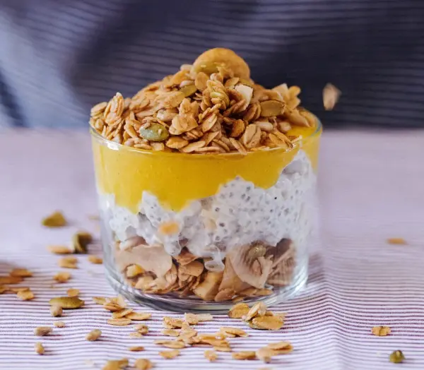 Granola mit Mandeln + Pekannuss als Nachtisch