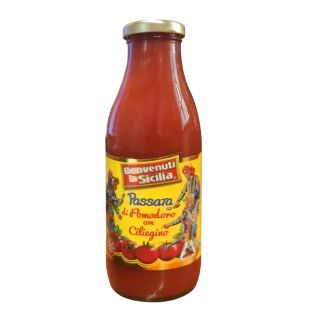 passierte Tomaten in einer Glasflasche