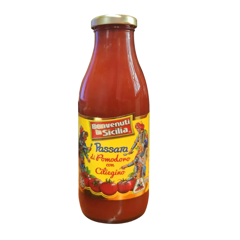 passierte Tomaten in einer Glasflasche